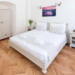 Barbo Palace And Apartment