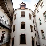 Barbo Palace And 아파트 *