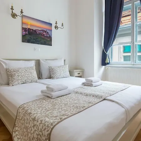 Barbo Palace And Appartement