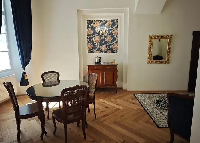 Barbo Palace And Apartment *