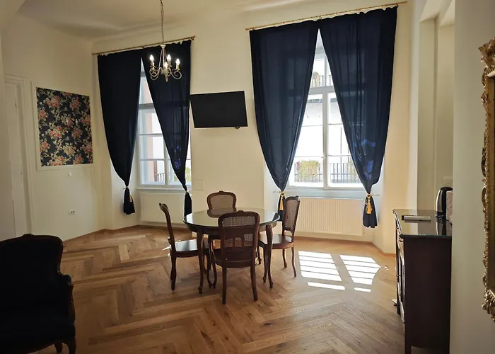 Barbo Palace And Apartment *