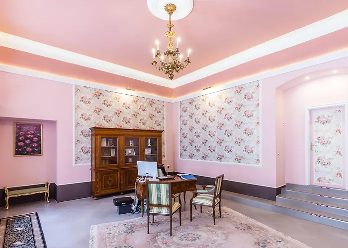 Barbo Palace And Apartment