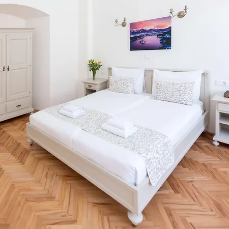 Barbo Palace And Apartment